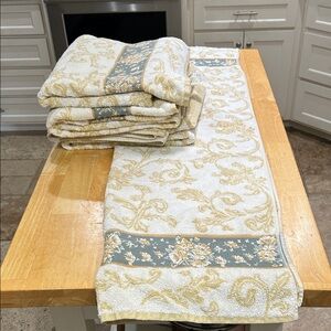 Elegant Floral Bath Sheets Set of 5 in Cream and Gold with gray accents - new